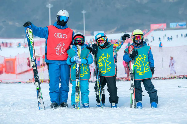 「北京戶外」2023延慶-萬科石京龍冰雪進階滑雪冬令營（5天）單雙板1:1 五星希爾頓 | 超高教學水準