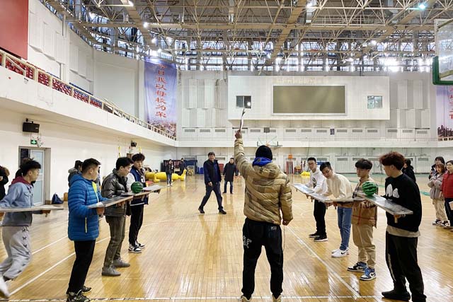 趣味運動會流水作業男